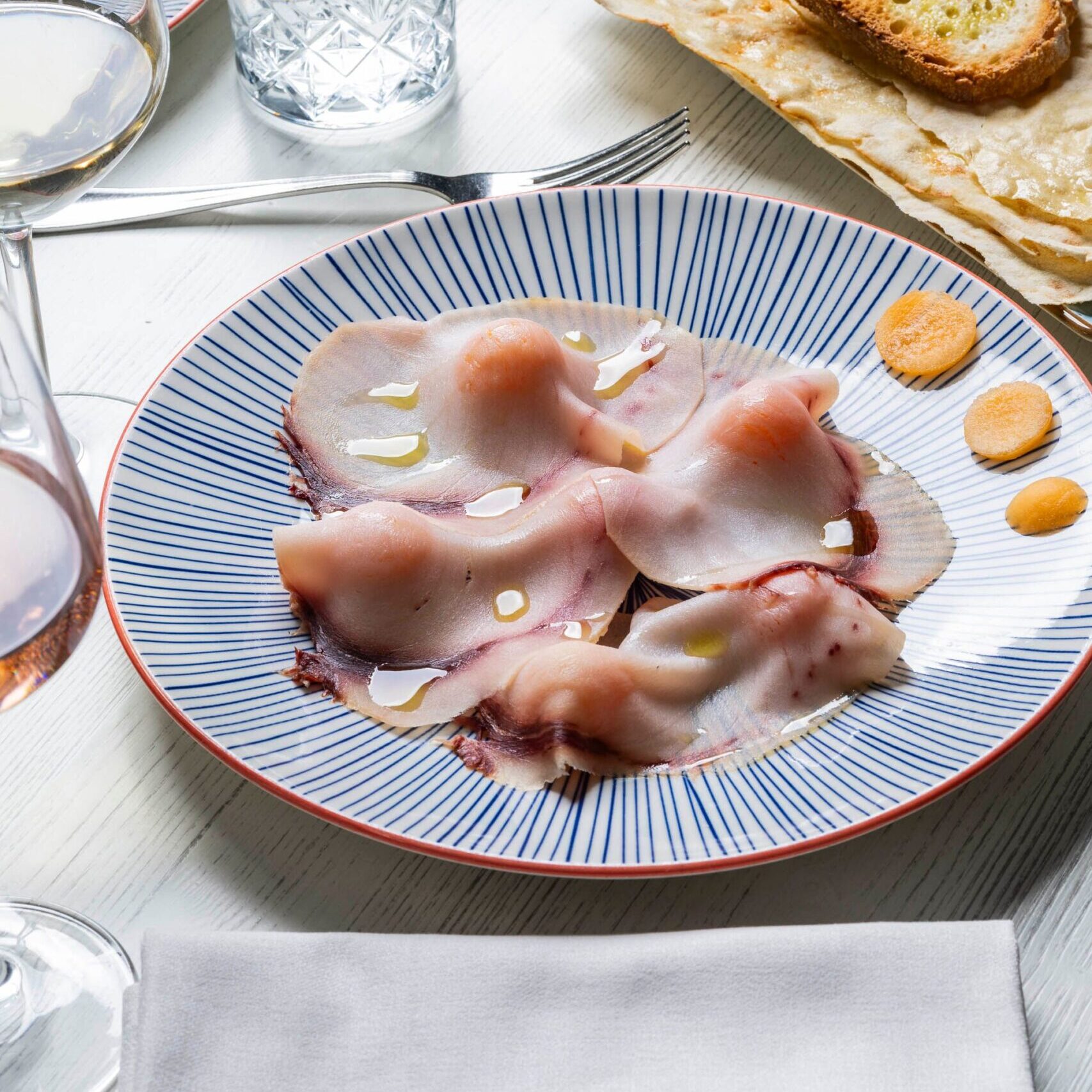 Pesce spada affumicato con praline di melone